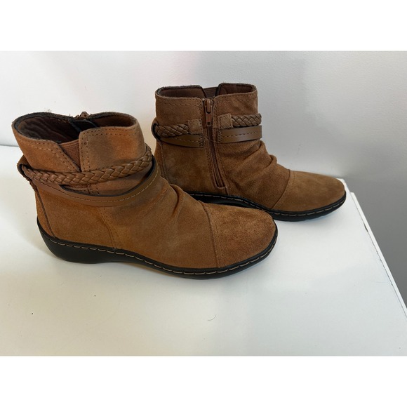 Clarks Cora Braid Ankle Boots Women Sz 6M Dark Khaki Suede Side Zip Comfort NIB - Picture 2 of 9